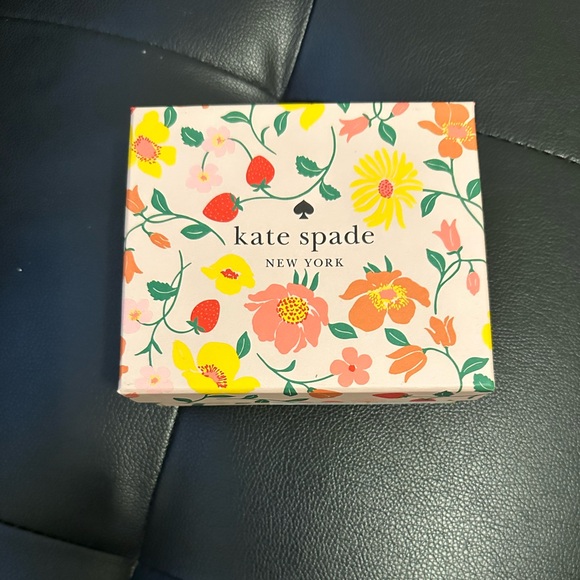 Wallet Kate Spade Boxed Madison Strawberry Garden Small Zip Around Bifold Wallet - Picture 6 of 14